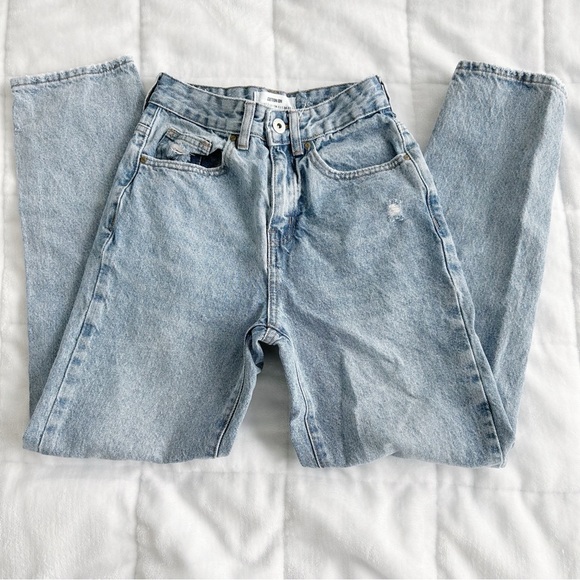 COTTON ON! HIGH WAIST! DISTRESSED LIGHT BLUE JEANS! - Picture 2 of 4